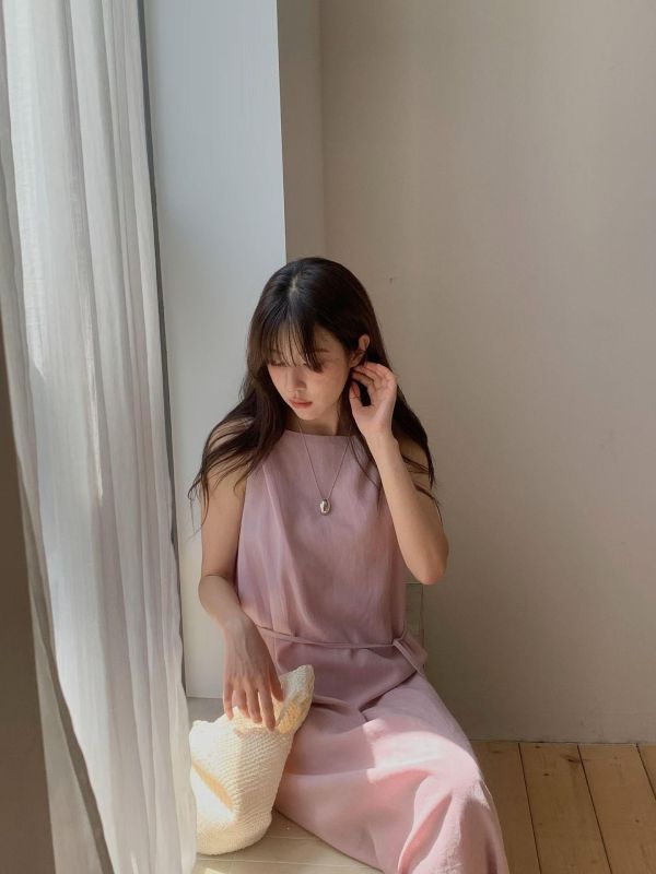 天然麻料扭結肩帶設計洋裝（3 colors） 天然麻料扭結肩帶設計洋裝