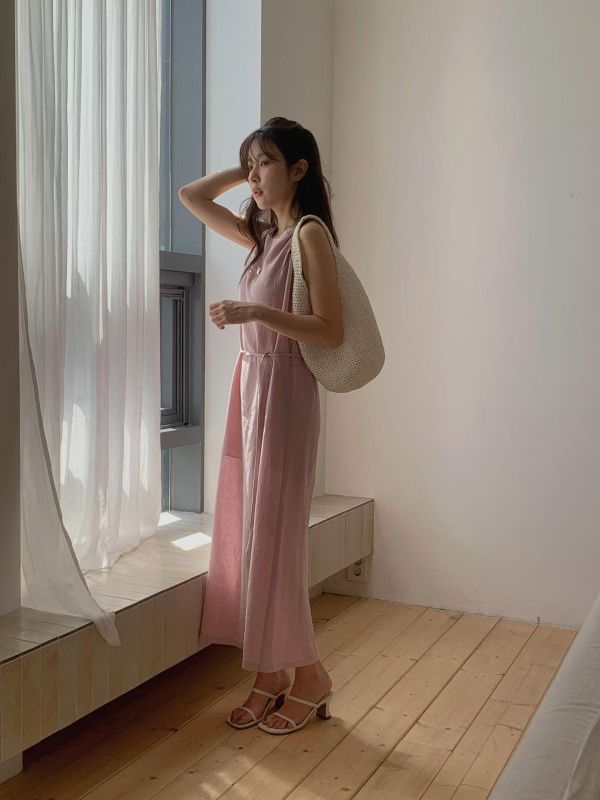 天然麻料扭結肩帶設計洋裝（3 colors） 天然麻料扭結肩帶設計洋裝