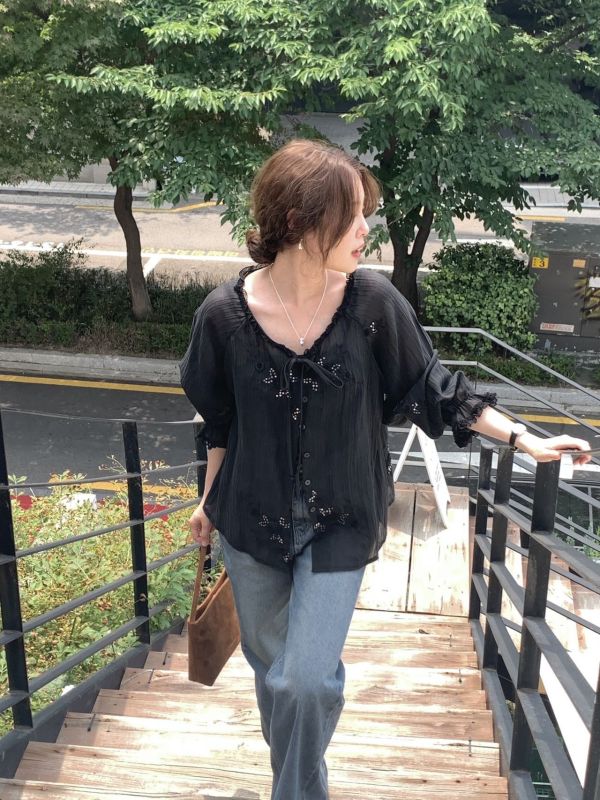 精緻手工刺繡罩衫 (2 colors) 精緻手工刺繡罩衫