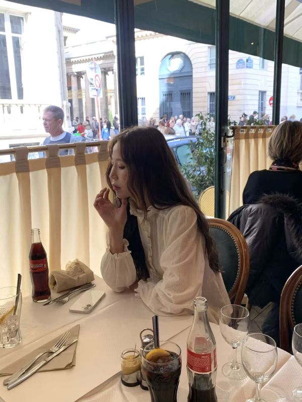 立領壓紋荷葉領襯衫(2 colors) 立領壓紋荷葉領襯衫