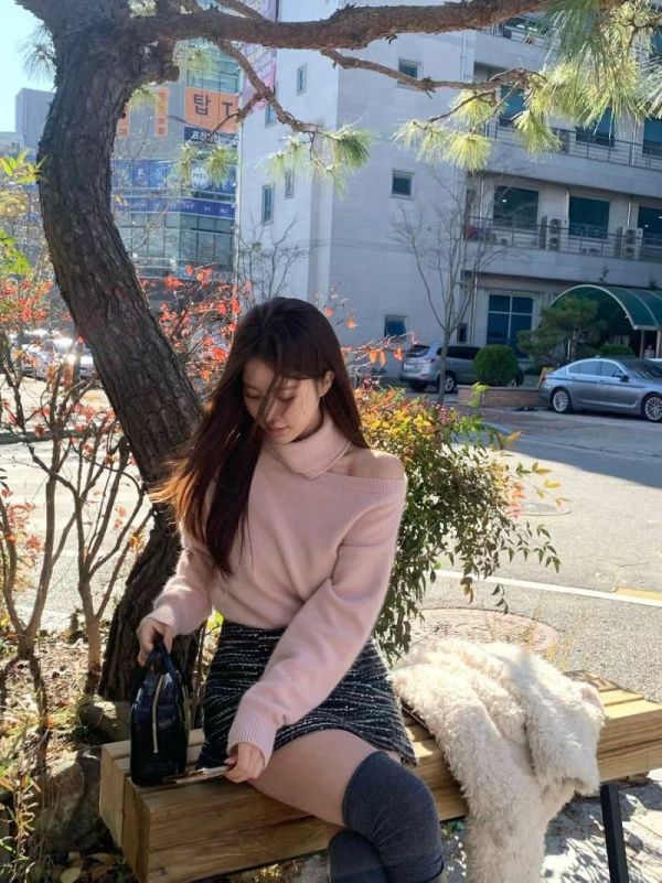 韓系斜肩微高領針織上衣（3 colors） 柔霧斜肩高領針織上衣