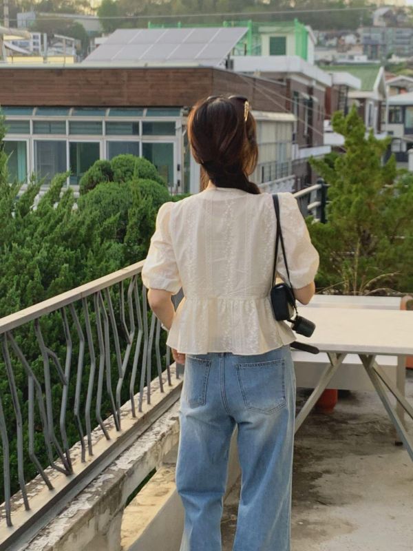 小花織紋綁帶澎袖上衣（2 colors） 小花織紋綁帶澎袖上衣