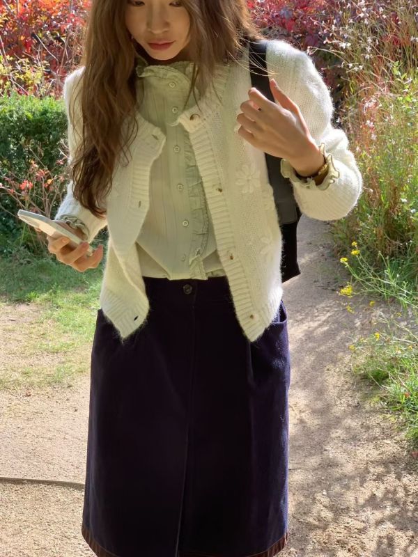 立領壓紋荷葉領襯衫(2 colors) 立領壓紋荷葉領襯衫