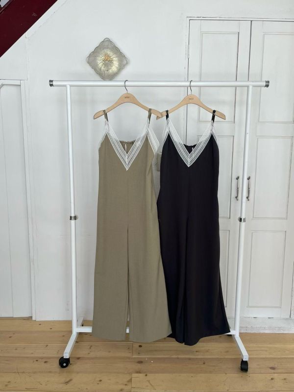 法式白蕾絲氣質連身褲(2 colors) 法式白蕾絲氣質連身褲