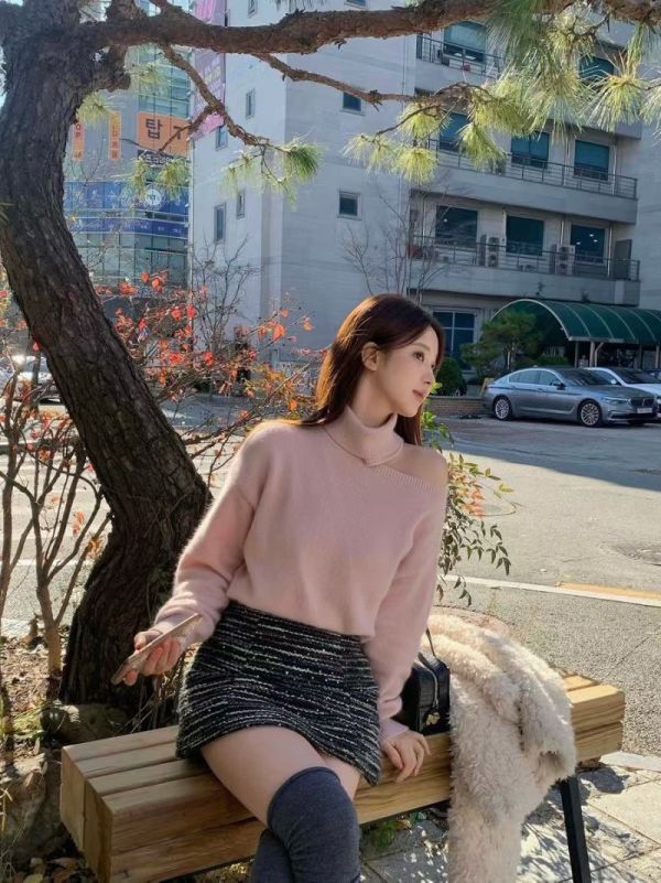 韓系斜肩微高領針織上衣（3 colors） 柔霧斜肩高領針織上衣