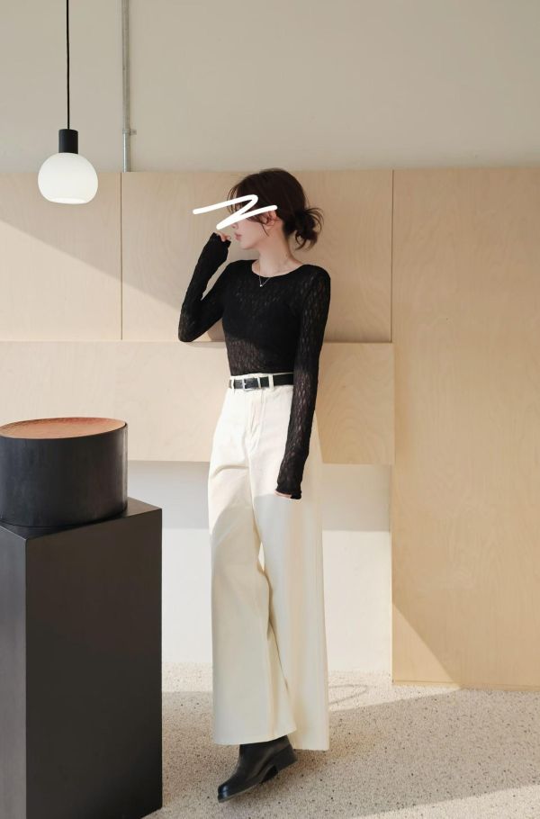 春天的彈力蕾絲打底衫（2 colors） 春天的彈力蕾絲打底衫