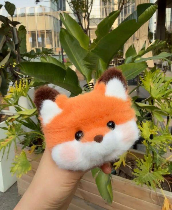 暖子獨家 療癒獨角獸 小羊玩偶 / 仿真鸚鵡山雀吊飾 / 福氣腮紅狐狸＋可愛尾巴吊飾零錢包 / 馬上有錢吊飾 / 微笑包款 