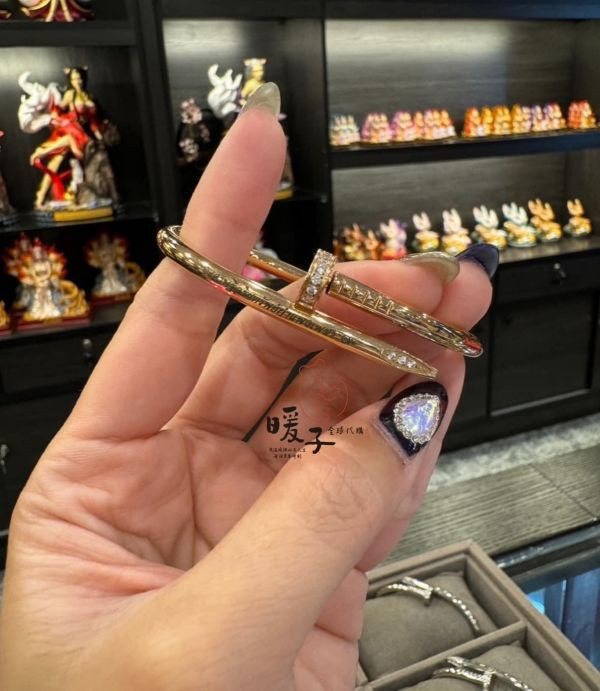 蝴蝶王 古巴吉士納 紫嫣蝴蝶 經文開口法戒 / 阿贊K 希瓦里 強招財人緣符管/泰國皇室認可古巴康范大師 金花咬錢/加強版九尾符管手串/泰國龍婆本 獨家版手工漸層幸運繩+幸運珠 / 金蒼蠅/明星御用 阿贊歐査 百萬富翁經文/龍婆本廟 暖子獨家黃金轉運/象神手鍊 / 黃金許願符 