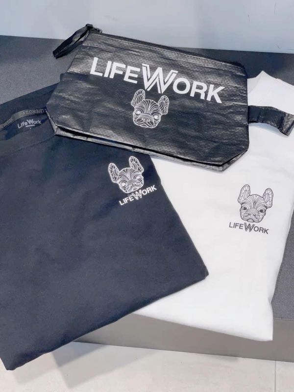 韓國潮牌Life work 狗狗T一套2件，再送品牌化妝收納包 