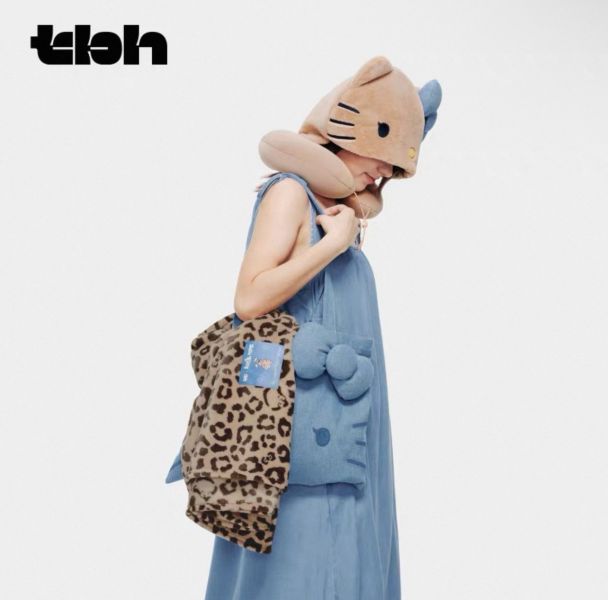 Kitty 聯名大容量1200ml水杯 / 人氣網紅 格紋波浪肩背包 / Kitty單寧包 Kitty / 肩背斜背兩用包 