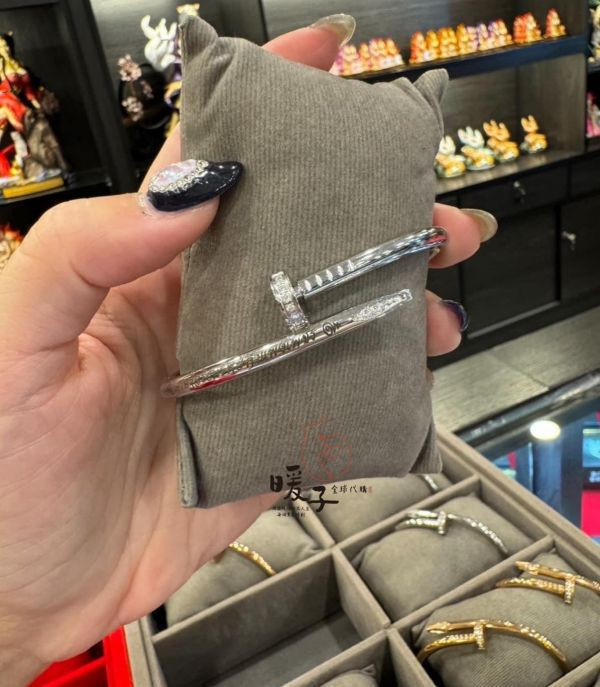 蝴蝶王 古巴吉士納 紫嫣蝴蝶 經文開口法戒 / 阿贊K 希瓦里 強招財人緣符管/泰國皇室認可古巴康范大師 金花咬錢/加強版九尾符管手串/泰國龍婆本 獨家版手工漸層幸運繩+幸運珠 / 金蒼蠅/明星御用 阿贊歐査 百萬富翁經文/龍婆本廟 暖子獨家黃金轉運/象神手鍊 / 黃金許願符 