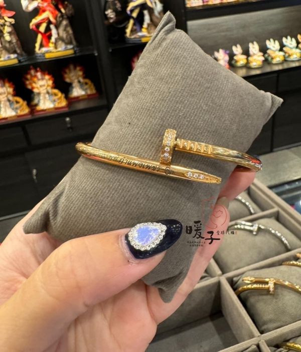 明星御用 阿贊歐査 百萬富翁經文/蝴蝶王 古巴吉士納 紫嫣蝴蝶 經文開口法戒 / 阿贊K 希瓦里 強招財人緣符管/泰國皇室認可古巴康范大師 金花咬錢/加強版九尾符管手串/泰國龍婆本 獨家版手工漸層幸運繩+幸運珠 / 金蒼蠅/龍婆本廟 暖子獨家黃金轉運/象神手鍊 / 黃金許願符 