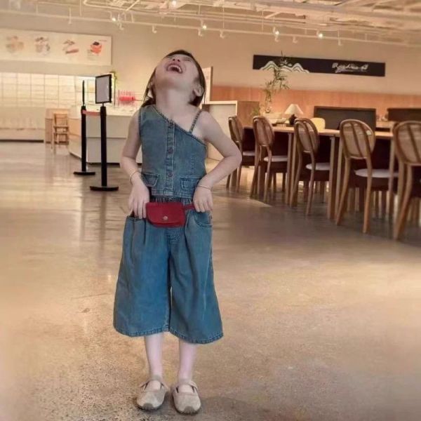 斜口背心牛仔套裝 