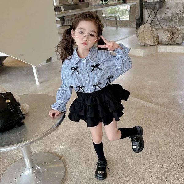 蝴蝶結襯衫短裙套裝 