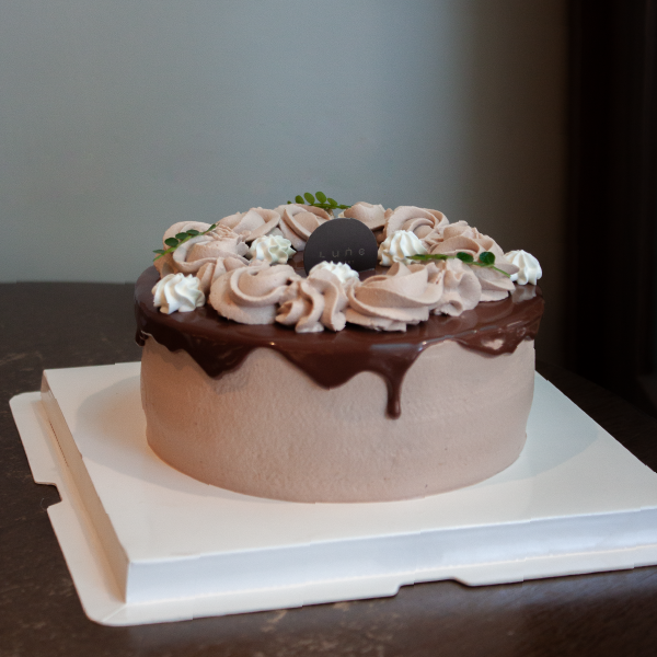 米歇爾63%巧克力蛋糕 璐尼甜點,烏龍巧克力蛋糕、巧克力戚風、焙茶甜點、米歇爾巧克力蛋糕、茶風味蛋糕。苦甜巧克力推薦、大人味甜點、低甜度蛋糕、烏龍茶戚風、精緻下午茶配送、巧克力甘那許蛋糕、質感生日蛋糕。