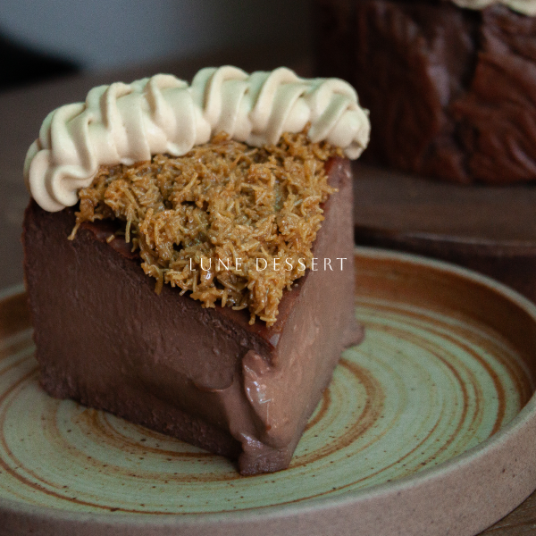 杜拜巧克力巴斯克 杜拜巧克力、巴斯克蛋糕、巧克力乳酪蛋糕、開心果甜點。杜拜巧克力台灣、巴斯克蛋糕推薦、巧克力控必吃、高級甜點禮盒、層次口感甜點、手工巴斯克、網購甜點首選。