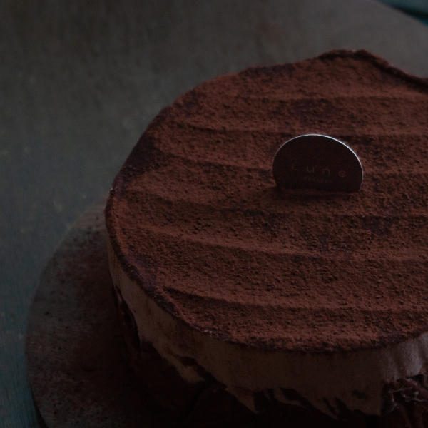 米歇爾生巧克力半熟巴斯克 三重甜點、生日蛋糕、三重生日蛋糕、台北蛋糕、台北甜點、巴斯克、水果蛋糕、草莓蛋糕、芒果蛋糕、葡萄蛋糕、網美蛋糕、巧克力蛋糕,巧克力、蛋糕