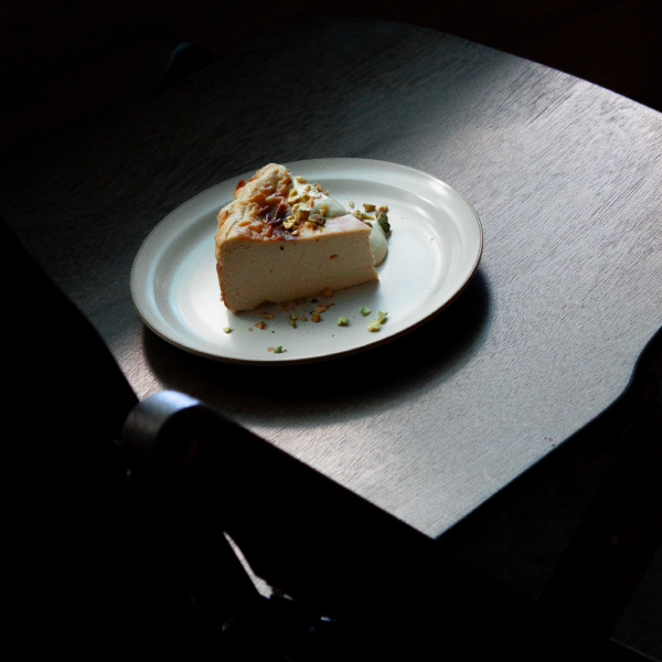 開心果半熟巴斯克 開心果巴斯克蛋糕、巴斯克乳酪蛋糕、璐尼甜點、開心果甜點、乳酪蛋糕推薦、焦糖巴斯克、濃郁乳酪蛋糕、網購甜點、抹茶乳酪蛋糕、生日蛋糕推薦、堅果風味甜點、人氣巴斯克