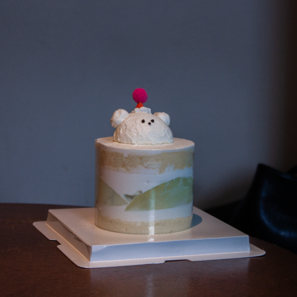 熊熊裸戚風4吋 熊熊裸戚風、熊熊蛋糕、可愛造型蛋糕、冬季限定戚風、草莓戚風、葡萄戚風、哈密瓜戚風、生日蛋糕推薦、可愛生日蛋糕、手作戚風蛋糕、季節水果蛋糕、璐尼甜點