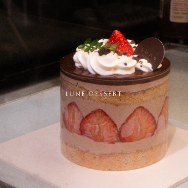 草莓巧克力戚風蛋糕 璐尼甜點, 草莓巧克力戚風蛋糕, 草莓戚風蛋糕, 巧克力戚風蛋糕, 草莓巧克力蛋糕, 手工戚風蛋糕, 生日蛋糕推薦, 季節水果蛋糕, 輕盈蛋糕, 台北甜點