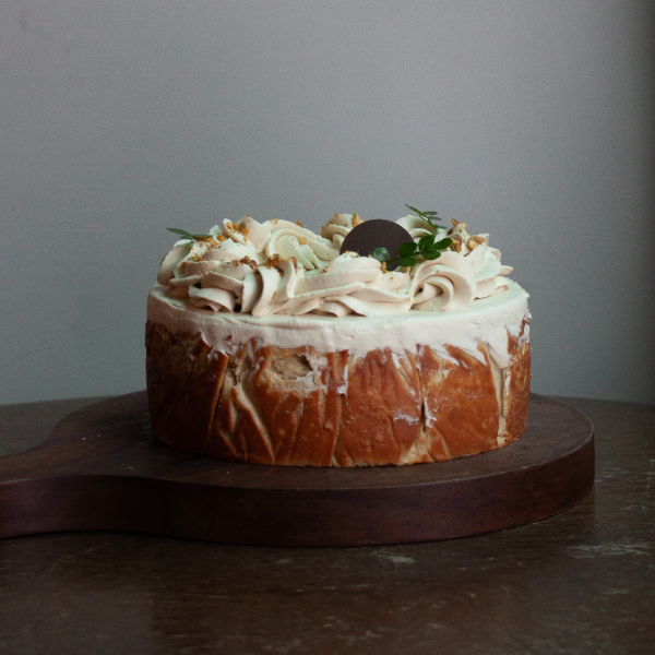 開心果半熟巴斯克 開心果巴斯克蛋糕、巴斯克乳酪蛋糕、璐尼甜點、開心果甜點、乳酪蛋糕推薦、焦糖巴斯克、濃郁乳酪蛋糕、網購甜點、抹茶乳酪蛋糕、生日蛋糕推薦、堅果風味甜點、人氣巴斯克