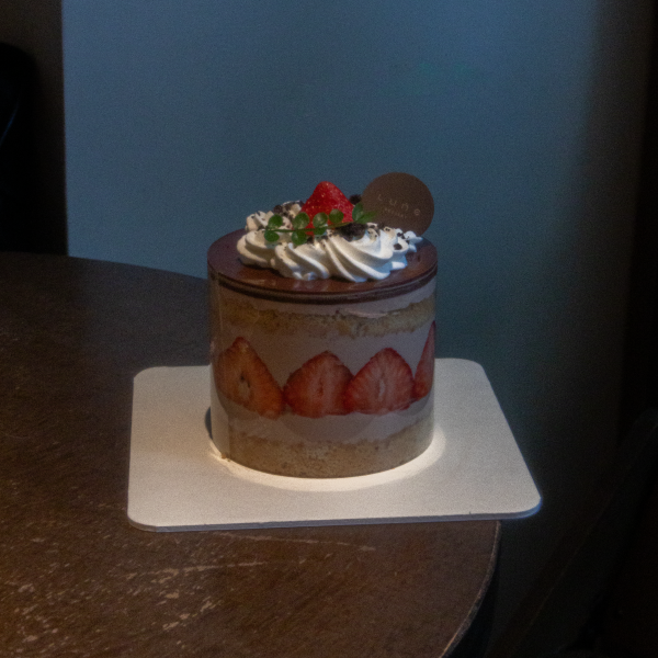 草莓巧克力戚風蛋糕 璐尼甜點, 草莓巧克力戚風蛋糕, 草莓戚風蛋糕, 巧克力戚風蛋糕, 草莓巧克力蛋糕, 手工戚風蛋糕, 生日蛋糕推薦, 季節水果蛋糕, 輕盈蛋糕, 台北甜點