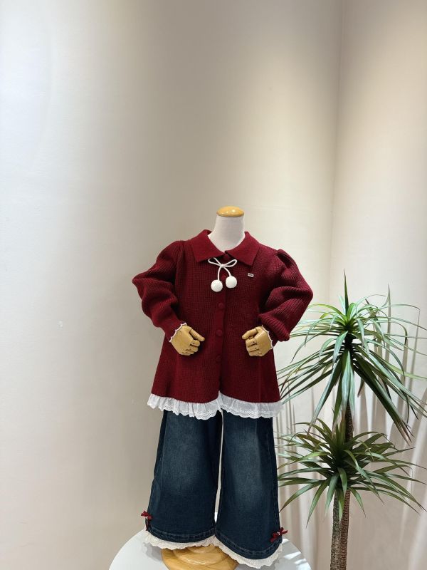 針織下擺蕾絲毛球上衣 針織下擺蕾絲毛球上衣