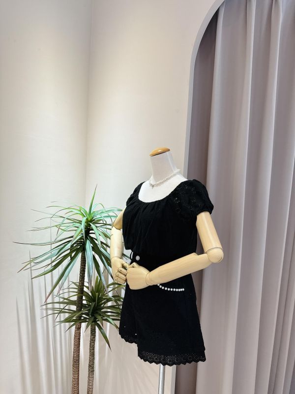 一字領蕾絲燒花上衣 一字領蕾絲燒花上衣