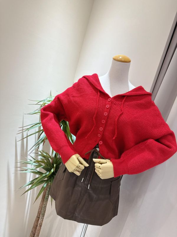 俏皮排釦連帽厚磅針織上衣 俏皮排釦連帽厚磅針織上衣