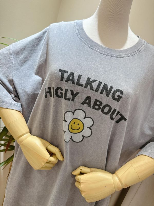 微笑小花刷舊造型寬鬆大T 微笑小花刷舊造型寬鬆大T