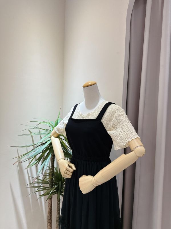 木耳邊立體紋打底上衣 木耳邊立體紋打底上衣