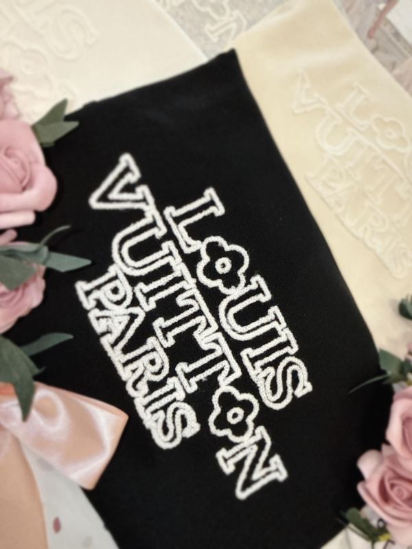 反摺寬袖立體字母短版上衣 反摺寬袖立體字母短版上衣