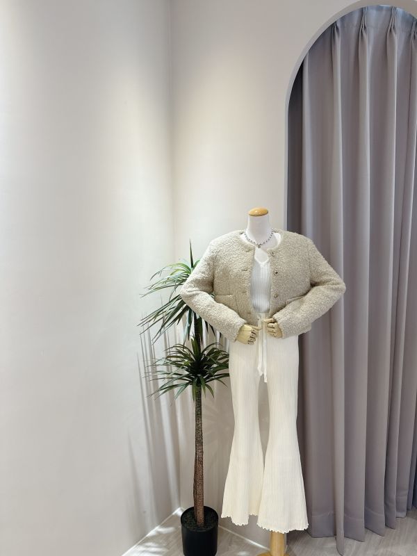 小V領坑條紋毛衣 