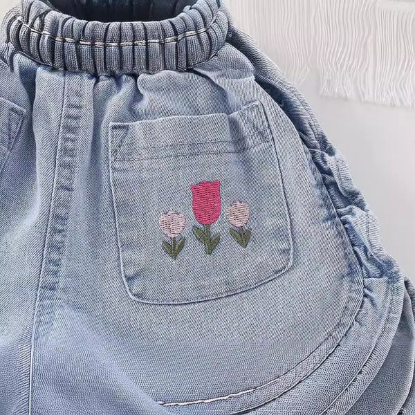 刺繡鬱金香牛仔短褲 