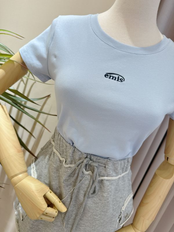 立體小刺繡字母短版上衣 立體小刺繡字母短版上衣