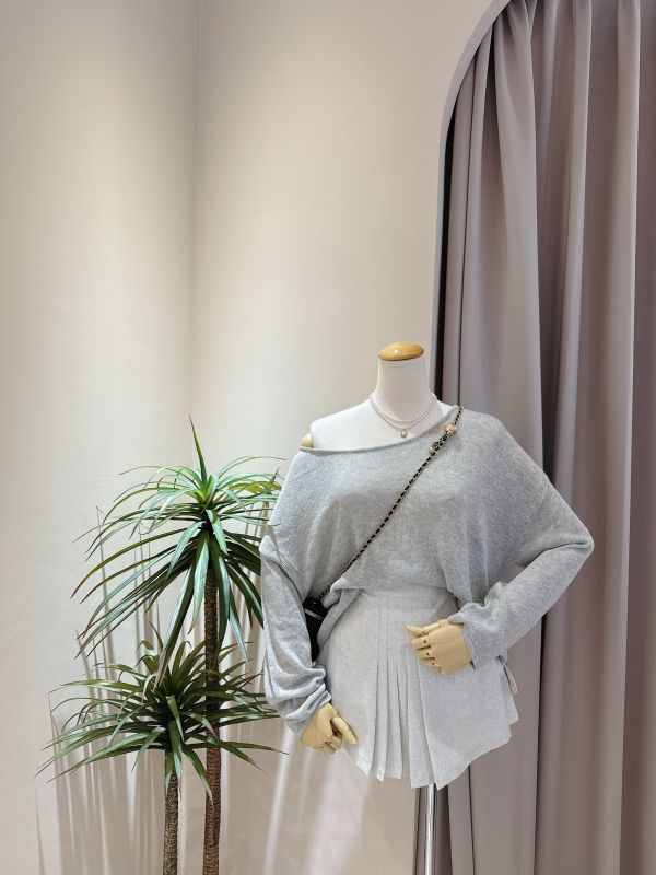 細針織交叉美背薄上衣 細針織交叉美背薄上衣