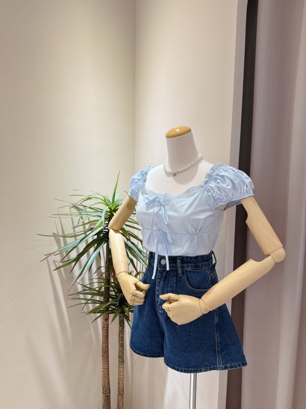 小馬甲寬肩帶蝴蝶結綁帶上衣 小馬甲寬肩帶蝴蝶結綁帶上衣
