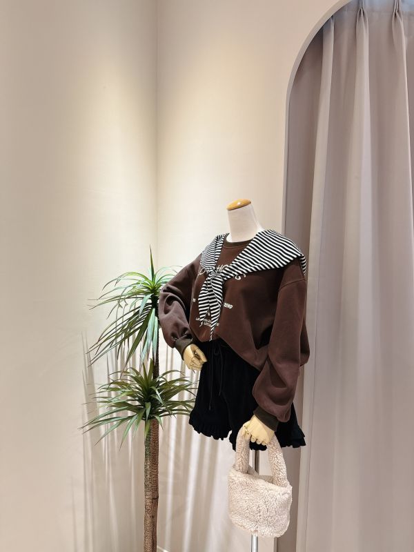 可愛小熊大學T+條紋小領巾 可愛小熊大學T+條紋小領巾