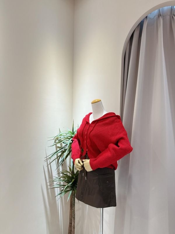 俏皮排釦連帽厚磅針織上衣 俏皮排釦連帽厚磅針織上衣