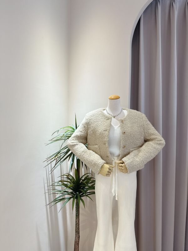 小V領坑條紋毛衣 