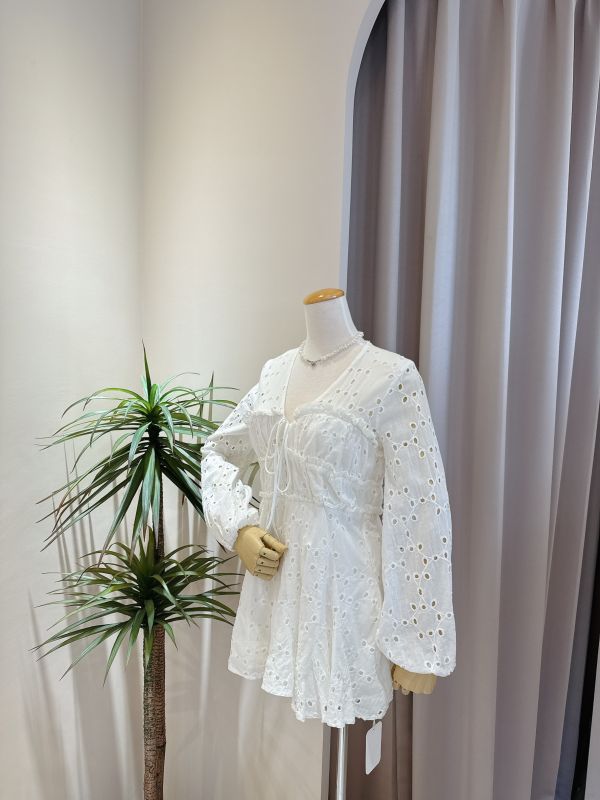 棉麻蕾絲燒花長袖洋裝 棉麻蕾絲燒花長袖洋裝