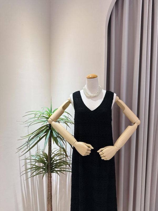 V領美背無袖長洋裝 V領美背無袖長洋裝