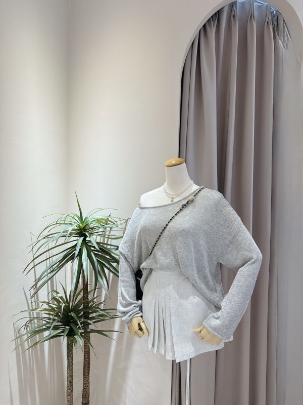 細針織交叉美背薄上衣 細針織交叉美背薄上衣