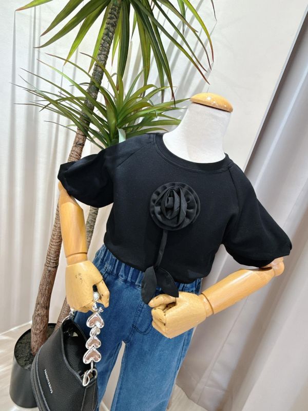 立體玫瑰花上衣 立體玫瑰花上衣