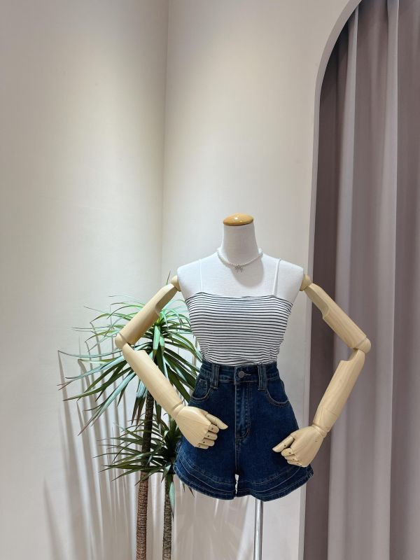 挺版立體縫線牛仔短褲 挺版立體縫線牛仔短褲