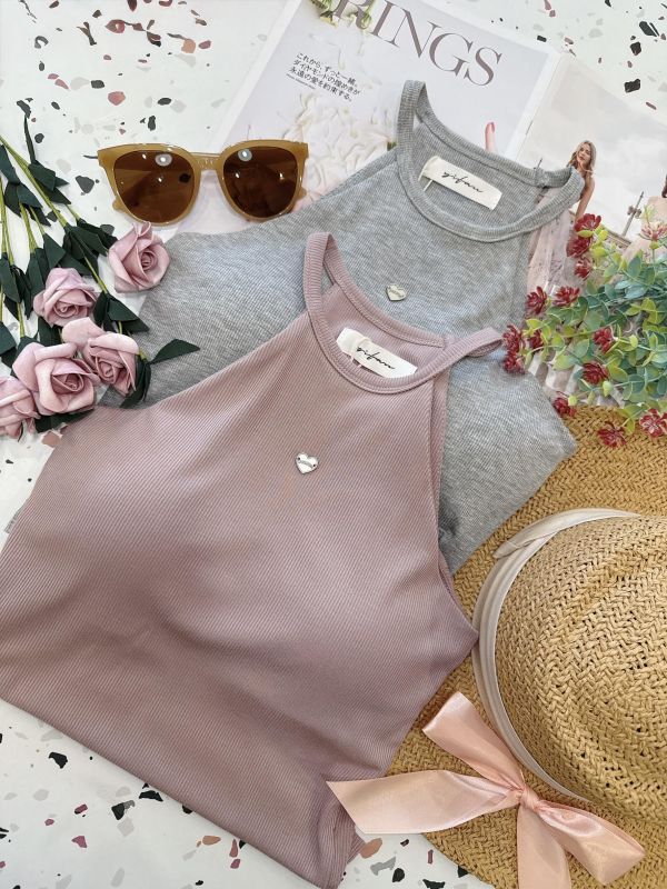 霧面愛心小鐵牌削肩罩杯背心 霧面愛心小鐵牌削肩罩杯背心