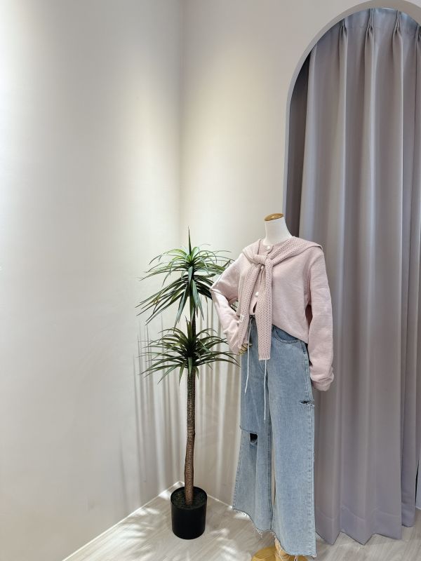 小披肩+蕾絲燒花拼接愛心釦毛衣 小披肩+蕾絲燒花拼接愛心釦毛衣