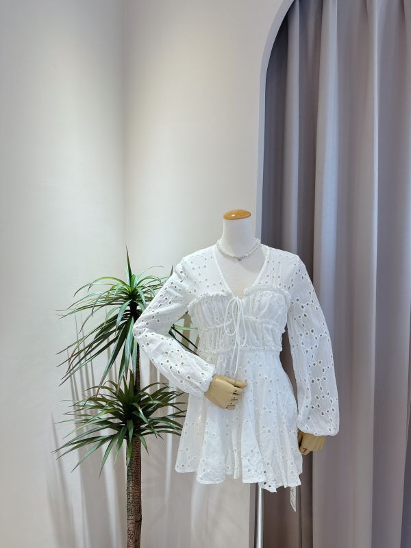 棉麻蕾絲燒花長袖洋裝 棉麻蕾絲燒花長袖洋裝