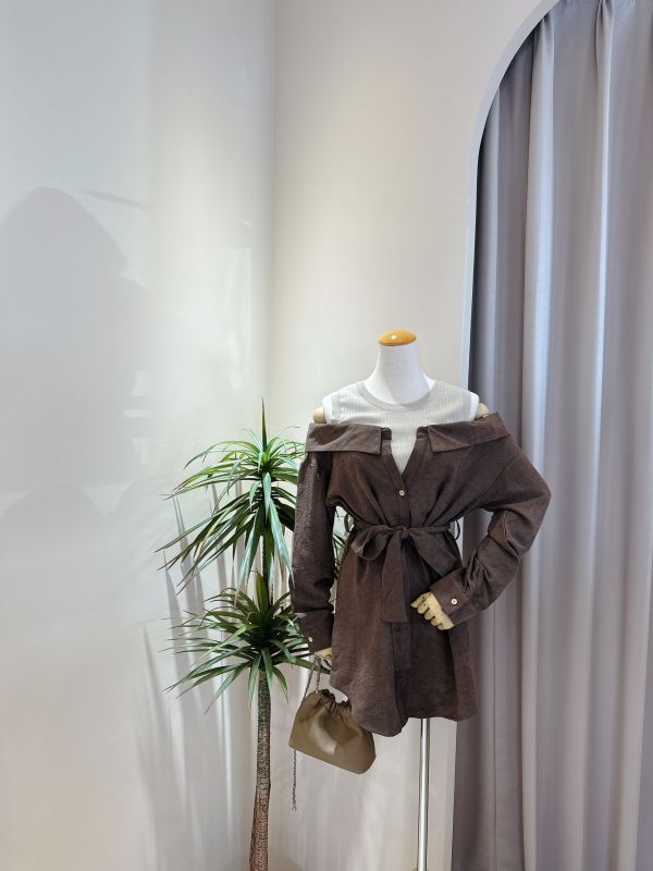 拼接異材質露肩長版襯衫洋裝 拼接異材質露肩長版襯衫洋裝