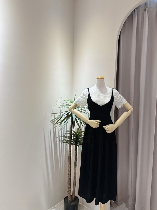 泡泡紋V領後抽繩長洋裝 泡泡紋V領後抽繩長洋裝